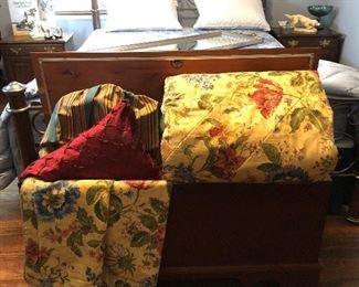 Custom, Linens Queen
