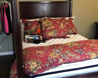 Thomasville, 4 Poster Cherry Queen Bed