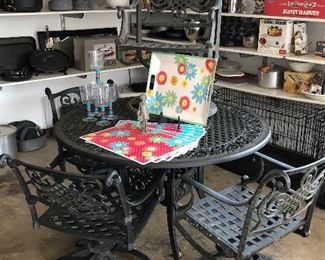 Cast Aluminum Round Table 4 Rocker Chairs