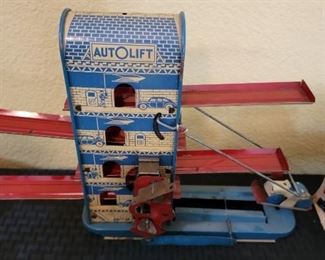 Vintage Wolverine Autolift Tin Toy.