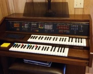 Lowry roll top Organ with lots of bells & whistles
