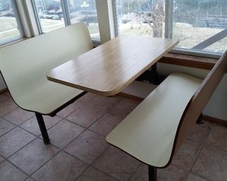 Classic 1 pc unit dining booth