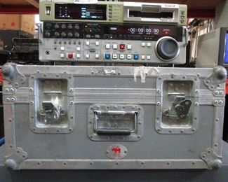 LOT OF 2 MARATHON SX-4718 AUDIO SPEAKERS