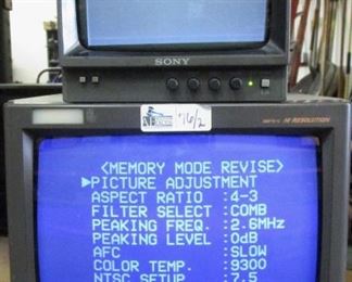 LOT OF 2 MONITORS INCUDING JVC BM-H1300SU, SONY PVM-95

