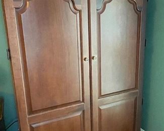 Entertainment cabinet/desk