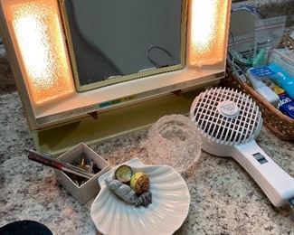 Lighted make-up mirror 