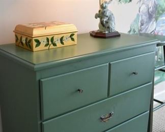 chest off drawers