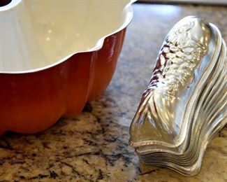 molds and bundt pan