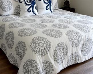 bed, pillows, nightstand, lamp