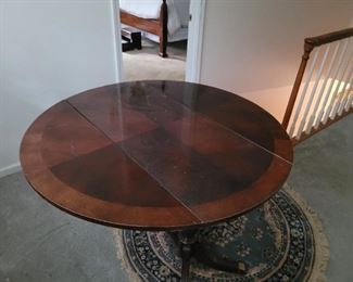 Vintage Pedestal Base Drop Leaf Table with 2 leaves 
