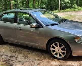 2008 Lincoln mKz; 127,250 miles
22 to 23 mpg; no major issues; sunroof does not work