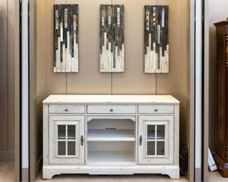 Distressed buffet.  LOVE