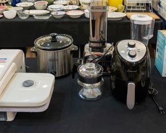White Steam Press on the left.  Vitamix 3600 series in the middle.  Many like new or new small kitchen appliances.