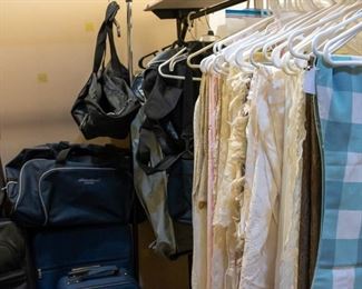 Luggage - table linens - 