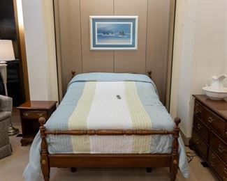 GLIDEAWAY Motion platform bed, like new (full size).