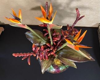 Faux Tropical Floral Decor	29 x 22 x 22in	HxWxD
