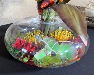 Faux Tropical Floral Decor	29 x 22 x 22in	HxWxD
