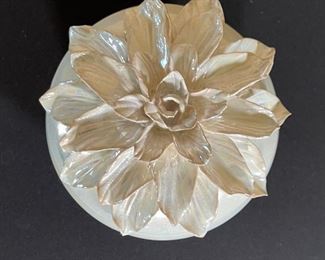Flower Top Ceramic Lidded Trinket Dish	6.5 x 7in Diameter	
