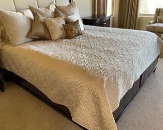 King Size Bedding & Pillows 	King size	
