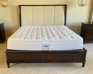 King Contemporary Dark Wood Bed with Select Comfort Personal Preference Mattress	Frame: 63 x 80 x 90 Mattress: 78x77In	HxWxD

