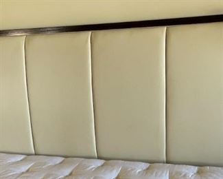 King Contemporary Dark Wood Bed with Select Comfort Personal Preference Mattress	Frame: 63 x 80 x 90 Mattress: 78x77In	HxWxD
