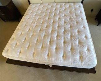 King Contemporary Dark Wood Bed with Select Comfort Personal Preference Mattress	Frame: 63 x 80 x 90 Mattress: 78x77In	HxWxD
