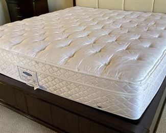 King Contemporary Dark Wood Bed with Select Comfort Personal Preference Mattress	Frame: 63 x 80 x 90 Mattress: 78x77In	HxWxD

