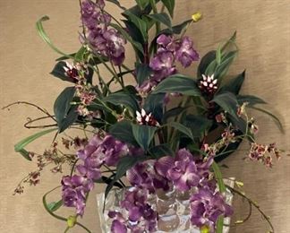 Huge Modern Floral Display	Pot is approximately 20 x20in	
