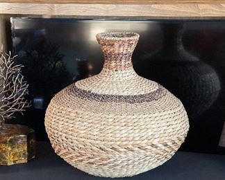 Large Southwest Weave  Basket Decor	24x24in diameter	
