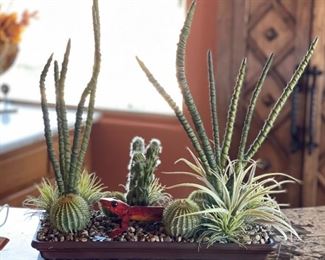 Desert Faux Cactus Lizard Decor	20 x 18 x 8in	HxWxD
