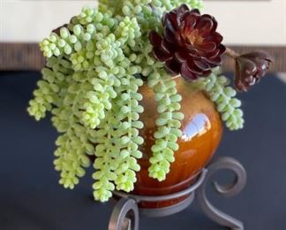 Faux succulent Plant	13x9x8in	HxWxD
