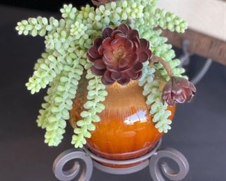 Faux succulent Plant	13x9x8in	HxWxD
