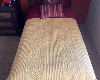 Southwest Twin Bed Setting #2 Comforter, pillows & sheets	Size twin	
