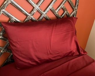 Southwest Twin Bed Setting #2 Comforter, pillows & sheets	Size twin	
