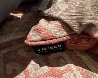 Queen Bed Set sheets, pillows and comforter set	Queen size	
