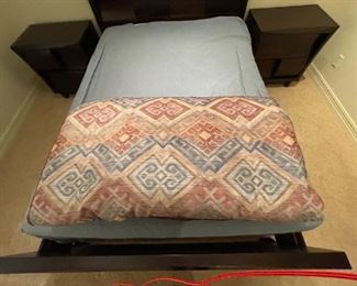 Queen Bed Set sheets, pillows and comforter set	Queen size	
