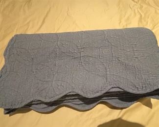 Queen Bed Set sheets, pillows and comforter set	Queen size	
