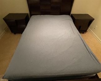 Queen Bed Set sheets, pillows and comforter set	Queen size	
