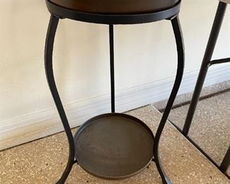 Metal planter/ice bucket with stand decor	34 in tall 18 in diameter	
