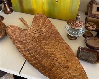 Metal Palm leaf bowl Decor	27.5x13.5	
