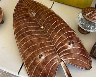 Metal Palm leaf bowl Decor	27.5x13.5	
