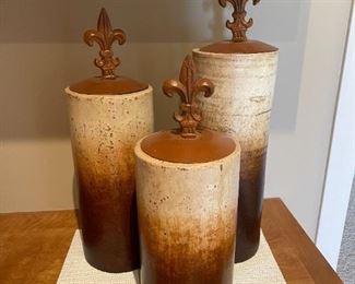 3pc  3pc Ceramic & Metal Fleur de lis Decor Towers	23x6.5 &  21x6.5 & 19x6.5	
