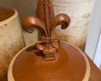 3pc  3pc Ceramic & Metal Fleur de lis Decor Towers	23x6.5 &  21x6.5 & 19x6.5	
