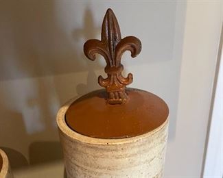 3pc  3pc Ceramic & Metal Fleur de lis Decor Towers	23x6.5 &  21x6.5 & 19x6.5	
