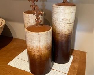 3pc  3pc Ceramic & Metal Fleur de lis Decor Towers	23x6.5 &  21x6.5 & 19x6.5	
