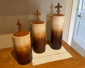 3pc  3pc Ceramic & Metal Fleur de lis Decor Towers	23x6.5 &  21x6.5 & 19x6.5	
