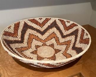 Southwest Weave Basket Decor Polychrome flower Pattern	25.75 diameter x 8.5 in tall inches no	
