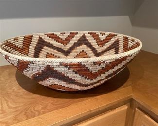 Southwest Weave Basket Decor Polychrome flower Pattern	25.75 diameter x 8.5 in tall inches no	
