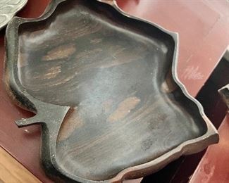 Wooden leaf bowl