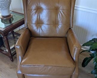 These are Barcalonger Recliners. They were purchased in 2019 and have barely been used. These go for over $1000 new.